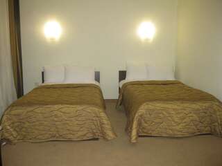 Отель Отель Неман Гродно Двухместный номер с 2 отдельными кроватями - Подходит для гостей с ограниченными физическими возможностями-1